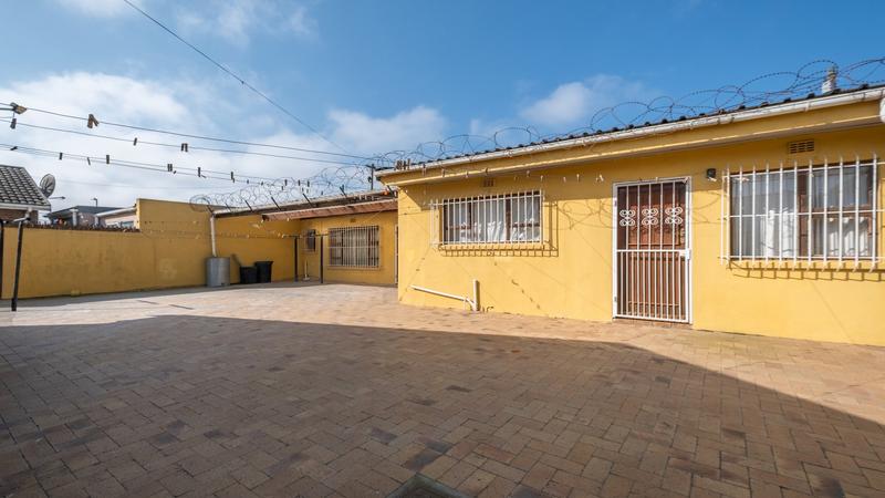 4 Bedroom Property for Sale in Cravenby Western Cape